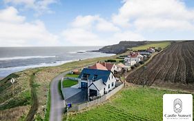 Luxury 4-Bedroom Beachfront Home With Hot Tub & Games Room